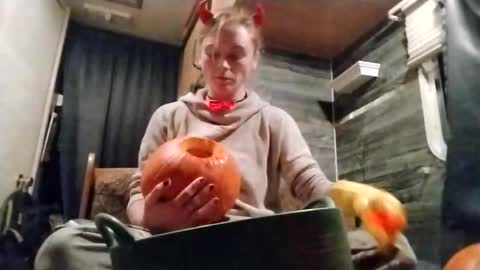 littleleo96 online show from October 29, 6:18 am