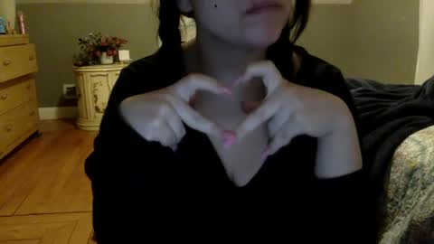 Snapshot of littlelily9999 chatting on March 4, 1:12 am littlelily9999 online show from March 4, 1:12 am