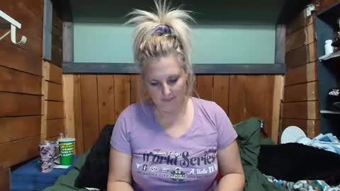 lisanixs online show from January 6, 8:45 pm