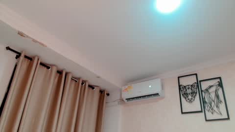 Sarahs Room online show from December 14, 3:50 am