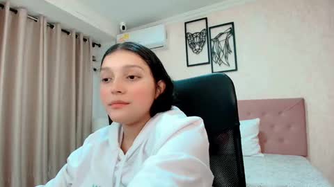 Sarahs Room online show from March 10, 2:15 am