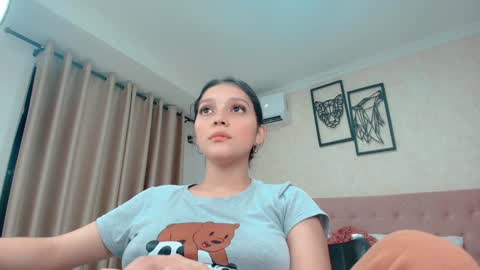 Sarahs Room online show from February 5, 3:02 am