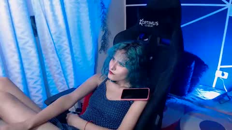 LAUREN online show from October 2, 3:44 am