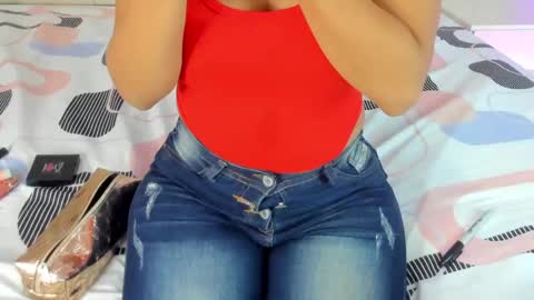 im olivia IG littleolivia01 online show from December 17, 1:38 pm