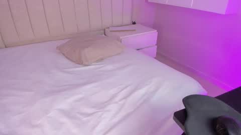 im olivia IG littleolivia01 online show from December 12, 5:37 pm