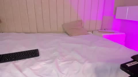 im olivia IG littleolivia01 online show from December 7, 1:40 pm