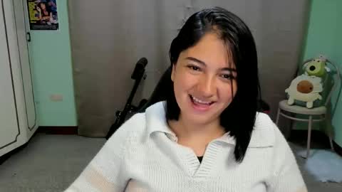 Snapshot of littleprety6969 chatting on October 24, 5:36 am Mia online show from October 24, 5:36 am