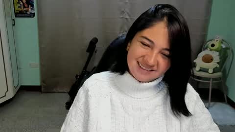 Snapshot of littleprety6969 chatting on October 22, 3:44 am Mia online show from October 22, 3:44 am