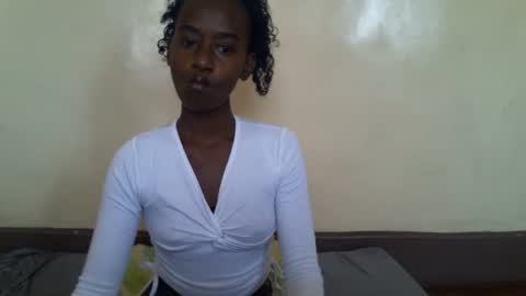 littlesandie online show from December 23, 4:33 am