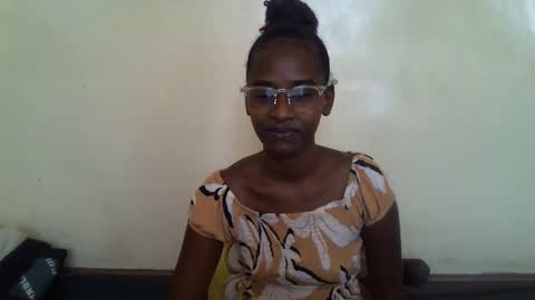 littlesandie online show from November 14, 6:35 am