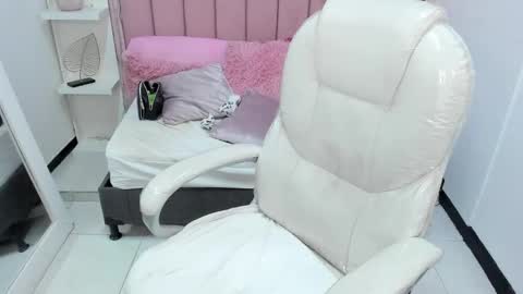 Snapshot of littlesofii chatting on September 27, 1:13 am sofii online show from September 27, 1:13 am