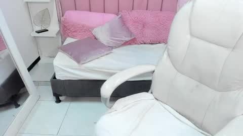 Snapshot of littlesofii chatting on October 10, 10:25 pm sofii online show from October 10, 10:25 pm