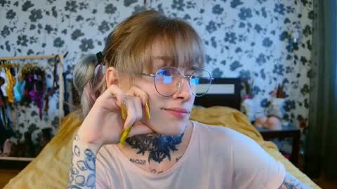 Snapshot of littlespacemouse chatting on September 21, 10:03 am Niki free tg channel with some photos gifs and info about streams online show from September 21, 10:03 am