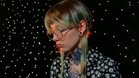 Snapshot of littlespacemouse chatting on December 22, 5:01 am Niki free tg channel with some photos gifs and info about streams online show from December 22, 5:01 am