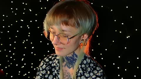 Snapshot of littlespacemouse chatting on December 21, 2:15 pm Niki free tg channel with some photos gifs and info about streams online show from December 21, 2:15 pm