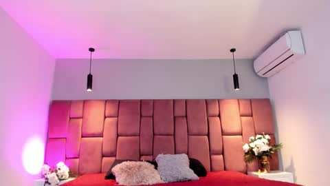 Snapshot of littlevaale chatting on October 24, 12:01 pm littlevaale online show from October 24, 12:01 pm