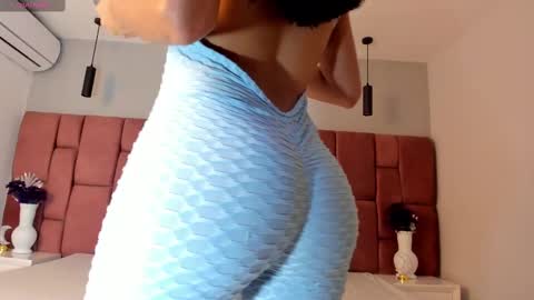 Snapshot of littlevaale chatting on October 4, 12:00 pm littlevaale online show from October 4, 12:00 pm