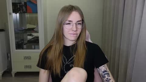 Eliana online show from December 3, 1:21 pm