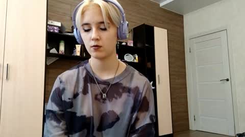 Nora online show from September 11, 2:28 pm