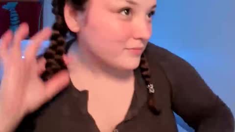 Liv online show from February 18, 9:58 pm