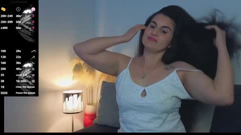 Snapshot of liz_devine chatting on December 10, 5:33 pm liz online show from December 10, 5:33 pm