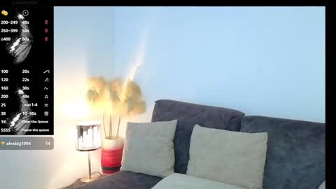 Snapshot of liz_devine chatting on December 3, 5:34 pm liz online show from December 3, 5:34 pm