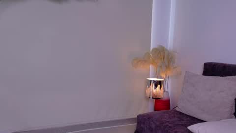 Snapshot of liz_devine chatting on October 10, 7:19 pm liz online show from October 10, 7:19 pm