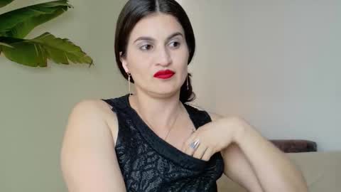 Snapshot of liz_devine chatting on October 25, 6:15 pm liz online show from October 25, 6:15 pm