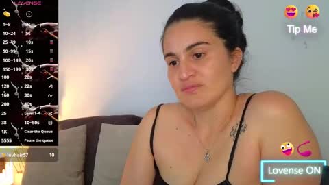 Snapshot of liz_devine chatting on March 5, 6:01 pm liz online show from March 5, 6:01 pm