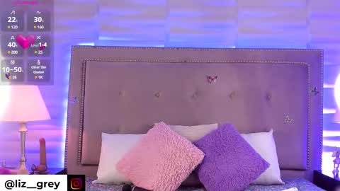 Snapshot of liz_grey_ chatting on February 20, 9:09 pm online show from February 20, 9:09 pm