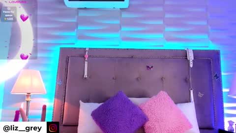Snapshot of liz_grey_ chatting on March 11, 9:59 pm online show from March 11, 9:59 pm