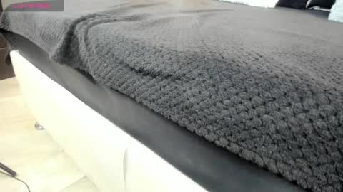 Liz  online show from January 22, 10:07 am