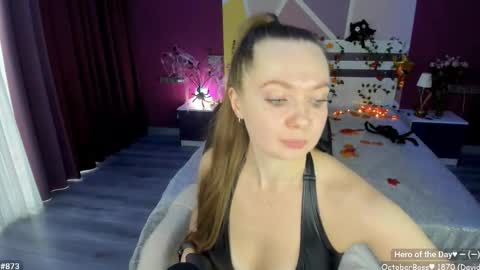 Snapshot of lizaghost chatting on October 15, 12:19 pm Girl next door online show from October 15, 12:19 pm