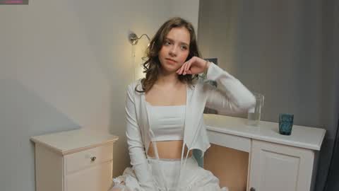 Hello there im Amelia Im new here Lets have fun online show from December 10, 3:09 am