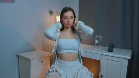 Hello there im Amelia Im new here Lets have fun online show from December 18, 3:26 am