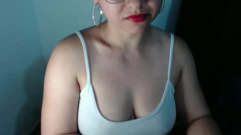 Snapshot of lizbodu chatting on October 18, 3:31 am Lizze Bodu 3 online show from October 18, 3:31 am