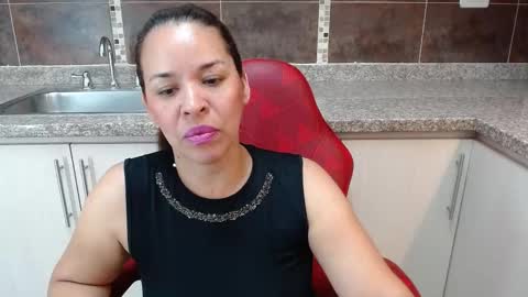 Snapshot of lizeth_bels chatting on October 18, 10:11 pm L I Z E T H online show from October 18, 10:11 pm