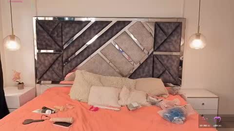 Snapshot of lizha_milf chatting on September 27, 8:05 pm Lizha  online show from September 27, 8:05 pm