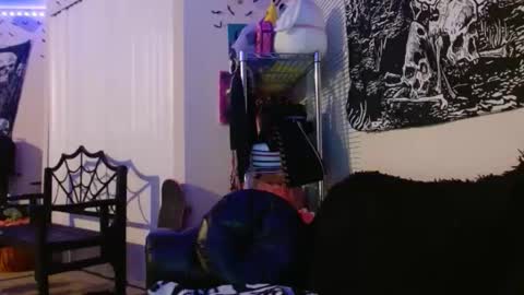 Lizz  online show from October 20, 4:15 am