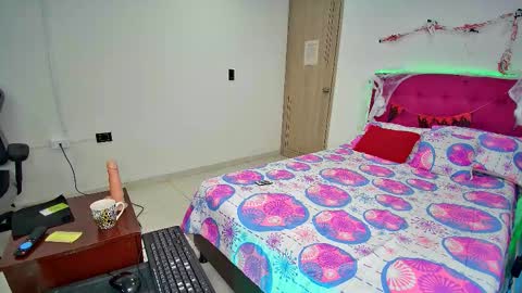 lizz_milf online show from October 28, 5:24 am