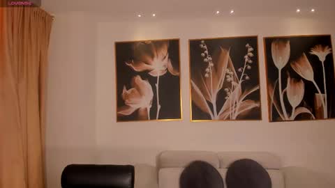 Lizzi  online show from November 1, 9:30 pm