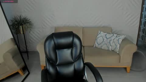 Snapshot of lizzhamilton_ chatting on December 15, 6:59 pm Lizzi online show from December 15, 6:59 pm