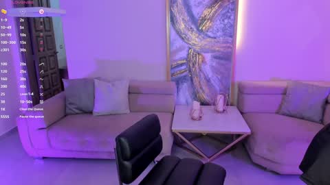 Snapshot of lizzhamilton_ chatting on December 16, 11:50 pm Lizzi online show from December 16, 11:50 pm