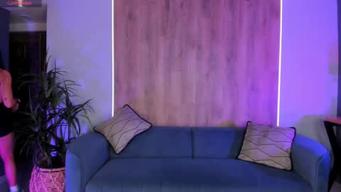 Snapshot of lizzhamilton_ chatting on December 5, 9:50 pm Lizzi online show from December 5, 9:50 pm