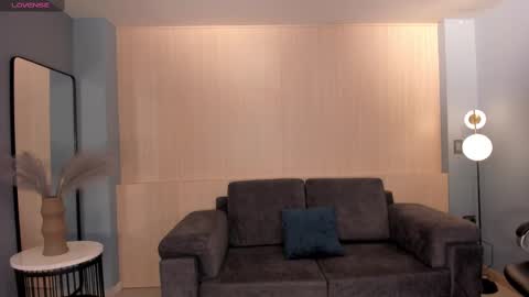 Snapshot of lizzhamilton_ chatting on March 2, 6:13 pm Lizzi online show from March 2, 6:13 pm