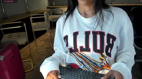 Snapshot of lizzhamilton_ chatting on January 19, 9:13 pm Lizzi online show from January 19, 9:13 pm