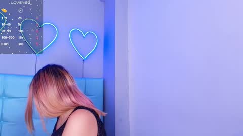 Snapshot of lizzie_evans chatting on February 2, 12:02 pm Lizzie online show from February 2, 12:02 pm