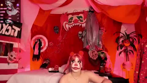 Snapshot of lizzie_evans chatting on October 31, 12:31 pm Lizzie online show from October 31, 12:31 pm