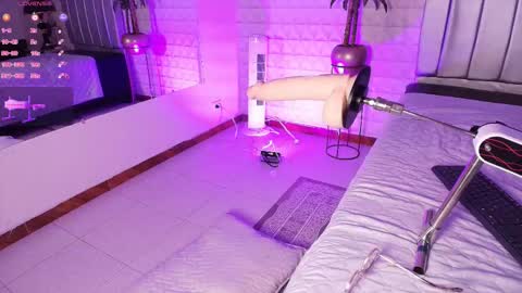 Snapshot of lizzie_evans chatting on September 17, 12:14 pm Lizzie online show from September 17, 12:14 pm