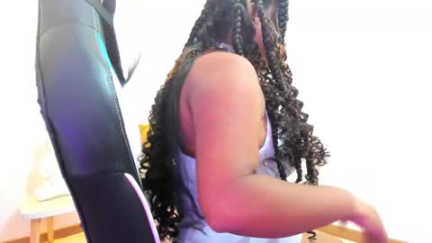 lizzie_williamss online show from October 2, 3:00 am